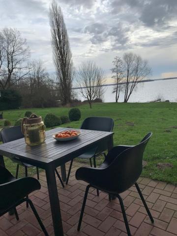 Ferienwohnung Am See Mit Terrasse 阿舍贝格 外观 照片